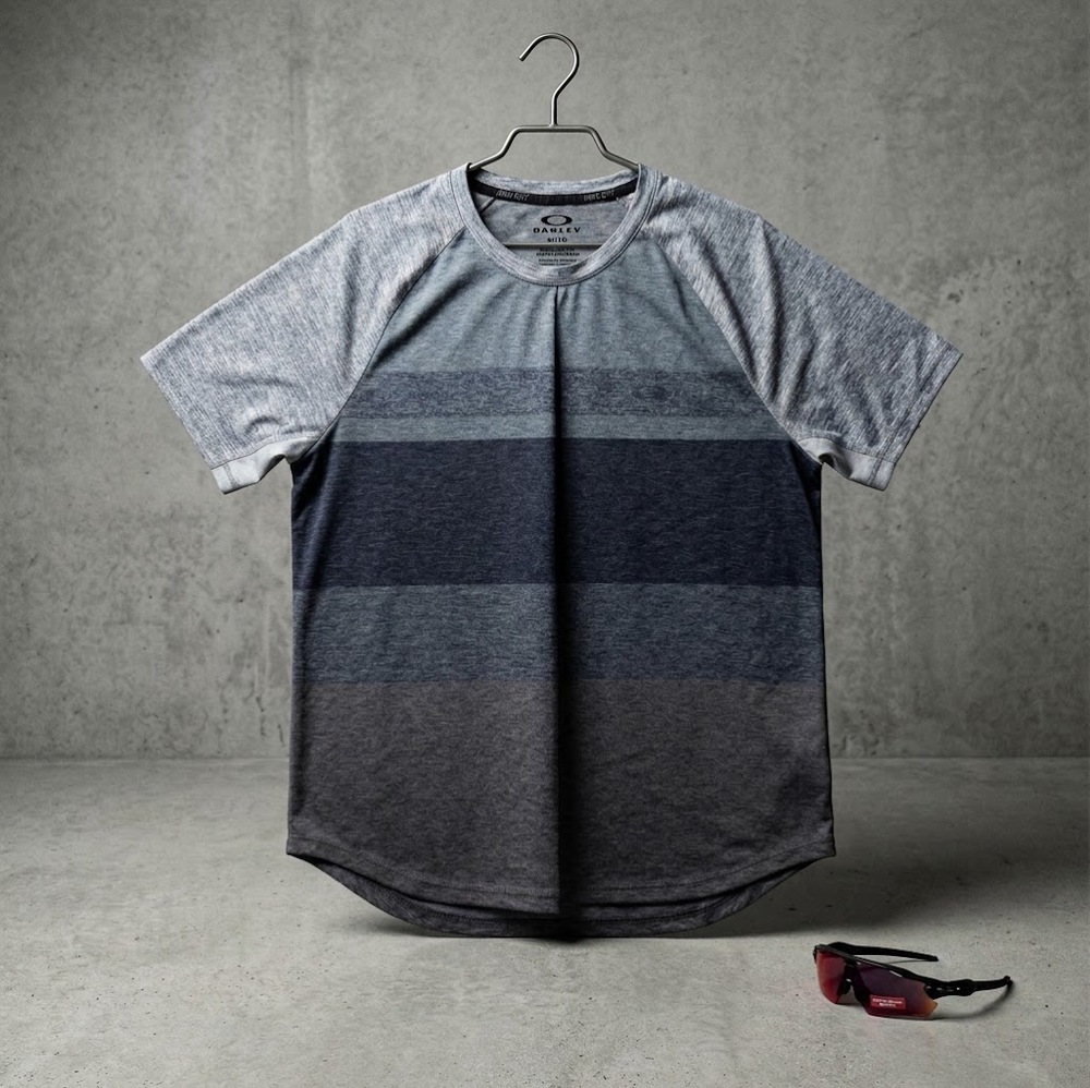 Oakley Men's XL Striped T-Shirt Techwear Gorpcore Cyber Y2K Archive Sport